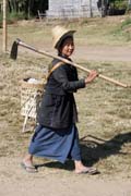 Žena z etnika Pa-O. Vesnice kolem jezera Inle. Myanmar (Barma).