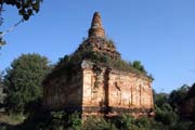 Staré stupy ve vesnicích kolem jezera Inle. Myanmar (Barma).