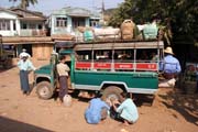 Místní doprava. Jižně od Yangonu. Myanmar (Barma).