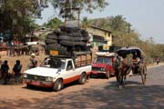 Lokální doprava. Jižně od Yangonu. Myanmar (Barma).