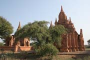 Chr�my v Baganu se rozkl�daj� na plo�e 42 km �tvere�n�ch. V�t�ina chr�m� byla postavena v letech 1000-1200, kdy byl Bagan hlavn�m m�stem prvn� Barmsk� ��e. Myanmar (Barma).