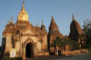 Chrámy v Baganu se rozkládají na ploše 42 km čtverečních. Většina chrámů byla postavena v letech 1000-1200, kdy byl Bagan was the hlavním městem první Barnské říše. Myanmar (Barma).