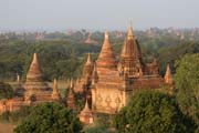Chr�my v Baganu se rozkl�daj� na plo�e 42 km �tvere�n�ch. V�t�ina chr�m� byla postavena v letech 1000-1200, kdy byl Bagan hlavn�m m�stem prvn� Barmsk� ��e. Myanmar (Barma).