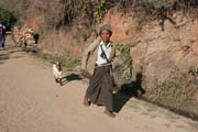 Vesničané na cestě do mestečka Mindat. Provincie Chin. Myanmar (Barma).