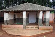 Voodoo chrm "Temples des Serpents", msto Ouidah. Benin.