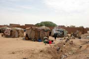 Kočovníci žijící na okraji města Agadez. Niger.
