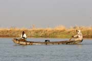Žvot okolo řeky Chari, přítoku jezera Čad.  Kamerun.