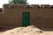 Hliněné domy jsou zde typické. Vesnice Kofia na jezeře Čad. Kamerun.