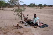 Ráno kočovného tuarega. Poušť Sahara. Niger.