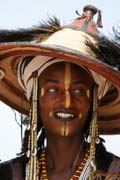 Muž z kočovného etnika Wodaabé během tance Yaake na slavnosti Gerewol. Niger.