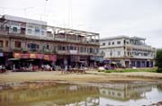Ulice ve městě Kompong Chhnang. Kambodža.