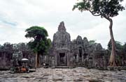 Bayon - chrm smjcch se tv. Oblast chrm Angkor Wat. Kamboda.