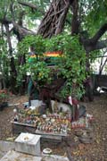 Chao Mae Tuptim Shrine - jedena z nejzvláštnejších svatyní v Bangkoku, Thajsko. Thajsko.