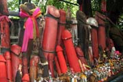 Chao Mae Tuptim Shrine - jedena z nejzvláštnejších svatyní v Bangkoku, Thajsko. Thajsko.