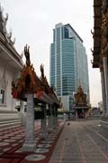 Wat Hua Lamphong patrí mezi novejší chrámy v Bangkoku stojí prímo v moderním centru, Thajsko. Thajsko.