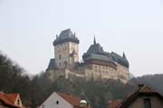 Hrad Karltejn. Pohled z vesnice Karltejn. esk republika.