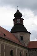 Hrad Pernštejn, založen v polovině 13. století je jedním z nejzachovalejších goticko-renezančních hradů v Evropě. Nedvědice. Česká republika.