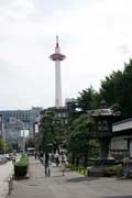 Kjóto - pohled směrem televizní věž a vlakové nádraží. Japonsko.