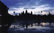 Zpad slunce nad chrmem Angkor Wat. Kamboda.