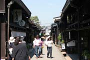 Tradiční domy ve čtvrti Sanmachi-suji, Takayama. Japonsko.