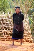 Žena z kmene Eng (někdy nazývané též Ann či black teeth people), okolí města Kengtung. Myanmar (Barma).