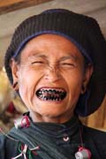 �ena z kmene Eng (n�kdy naz�van� t� Ann �i black teeth people), okol� m�sta Kengtung. Myanmar (Barma).