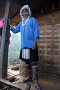 Žena z kmene Akha, okolí města Kengtung. Myanmar (Barma).