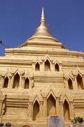 Buddhistický chrám Wat Jong Kham (Zom Kham), město Kengtung. Myanmar (Barma).