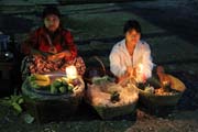 Noční trh, Mrauk U. Myanmar (Barma).