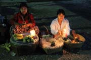Noční trh, Mrauk U. Myanmar (Barma).