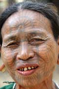 Žena z etnika Chin, okolí Mrauk U. Myanmar (Barma).