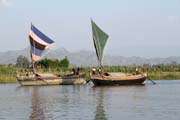 Plachetnice - život na řece, okolí Mrauk U. Myanmar (Barma).