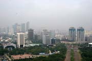 Jakarta se mění a po letech nový pohled na panorama města. Jáva,  Indonésie.