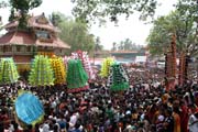 Thaipooya Mahotsavam Festival. Chrm Sree Maheswara Temple v Koorkancheri ve mst Thrissur, Kerala. Indie.