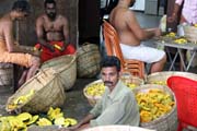 Přípravy během Ernakulam Shiva Temple Festivalu. Ernakulam, Kerala. Indie.