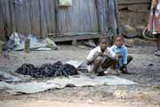 Prodej dřevěného uhlí, ostrov Ile Sainte Marie. Madagaskar.