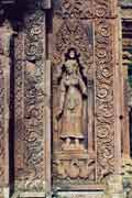 Fresky v chrmu Banteay Srei. Oblast Angkor Watu. Kamboda.