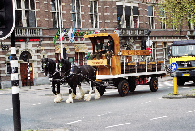 Rozvoz piva. Amsterdam. Nizozemsko.