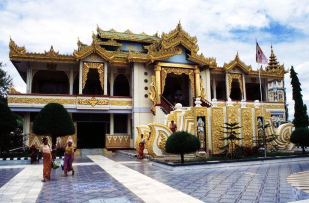 Komplex Mahamuni Paya (Great Sage Pagoda) v Mandalay. Myanmar (Barma).