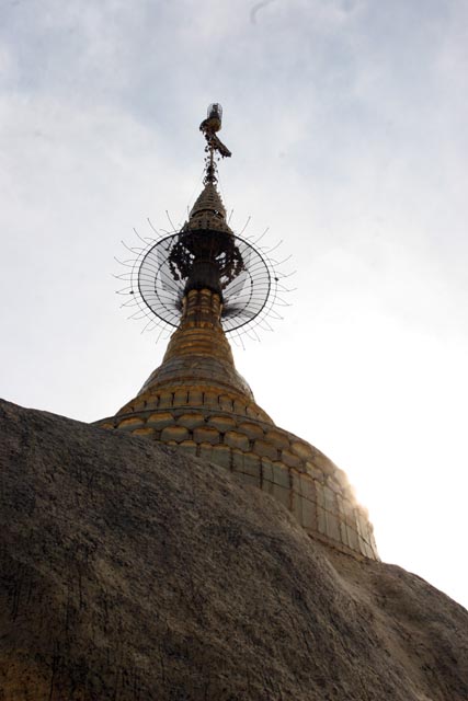 Stupa Kyaiktiyo (Golden rock). Myanmar (Barma).