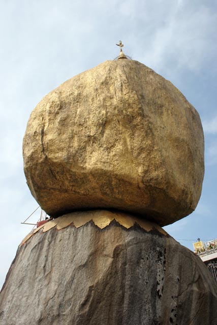 Stupa Kyaiktiyo (Golden rock). Myanmar (Barma).