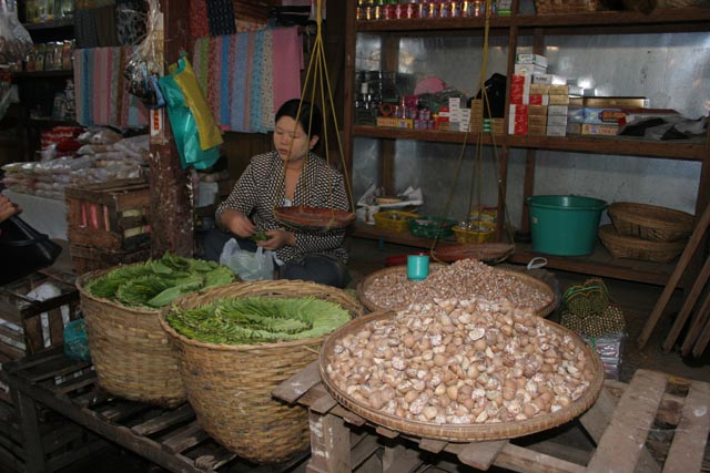 Bethel shop na trhu v Nyaung U. Myanmar (Barma).