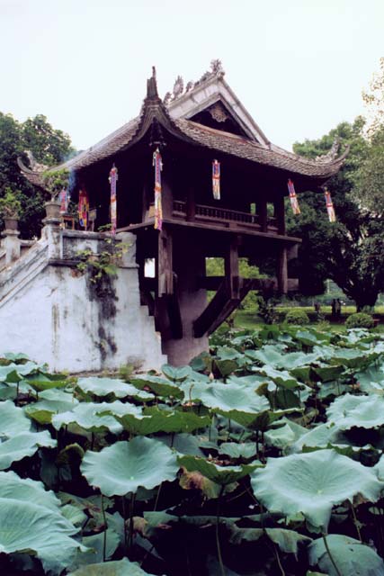 Dien Huu Pagoda v Hanoi. Vietnam.