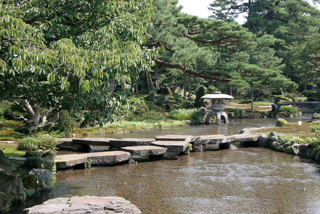 Zahrada Kenroku-en, Kanazawa. Japonsko.