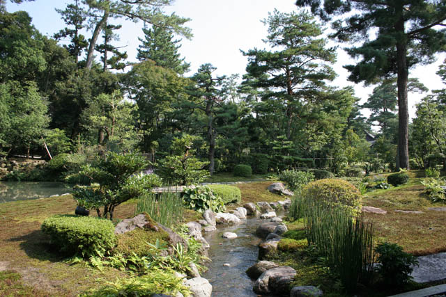 Zahrada Kenroku-en, Kanazawa. Japonsko.