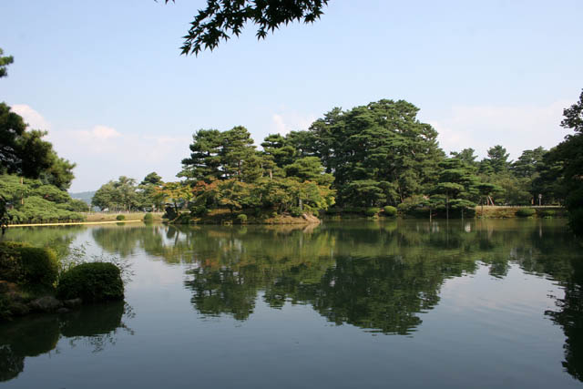 Zahrada Kenroku-en, Kanazawa. Japonsko.