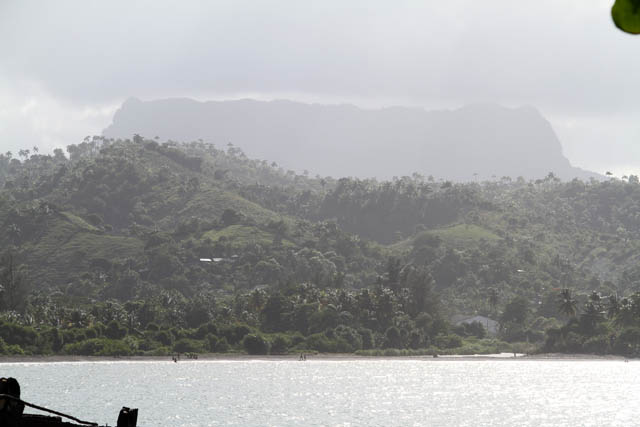 Pohled na horu stolovou horu El Yunque, Baracoa. Kuba.