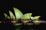 Opera v noci, Sydney. Austrálie.