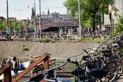Parkoviště kol u hlavního nádraží. Amsterdam. Nizozemsko.