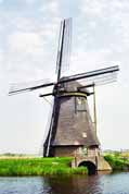 Větrný mlýn.  Kinderdijk. Nizozemsko.
